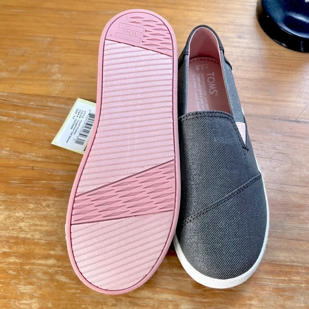 NWT TOMS Avalon Youth Slip On